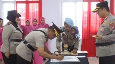 Kapolresta Kendari, Kombes Pol. Eko Widiantoro, saat memimpin prosesi Sertijab sejumlah pejabat utama di lingkungan Polresta Kendari.