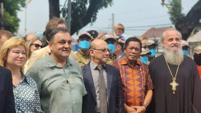 Wagub Sultra, Hugua, saat menghadiri undangan resmi dari Kedutaan Besar Rusia untuk Indonesia dalam rangka peringatan Hari Kosmonautika atau Hari Internasional Penerbangan Luar Angkasa bertempat di Monumen Patung Yuri Gagarin, Taman Mataram, Jakarta. (Dok. Istimewa)