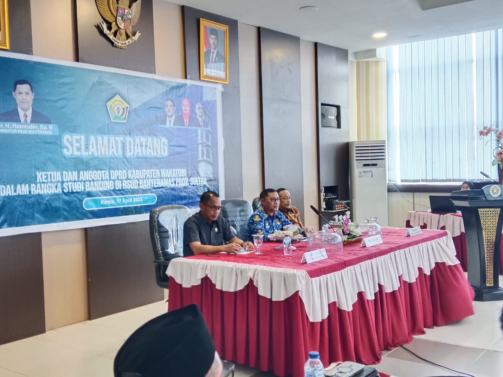 Ketua dan Anggota DPRD Kabupaten Wakatobi saat melakukan kunjungan studi banding ke RSUD Bahteramas Sultra.