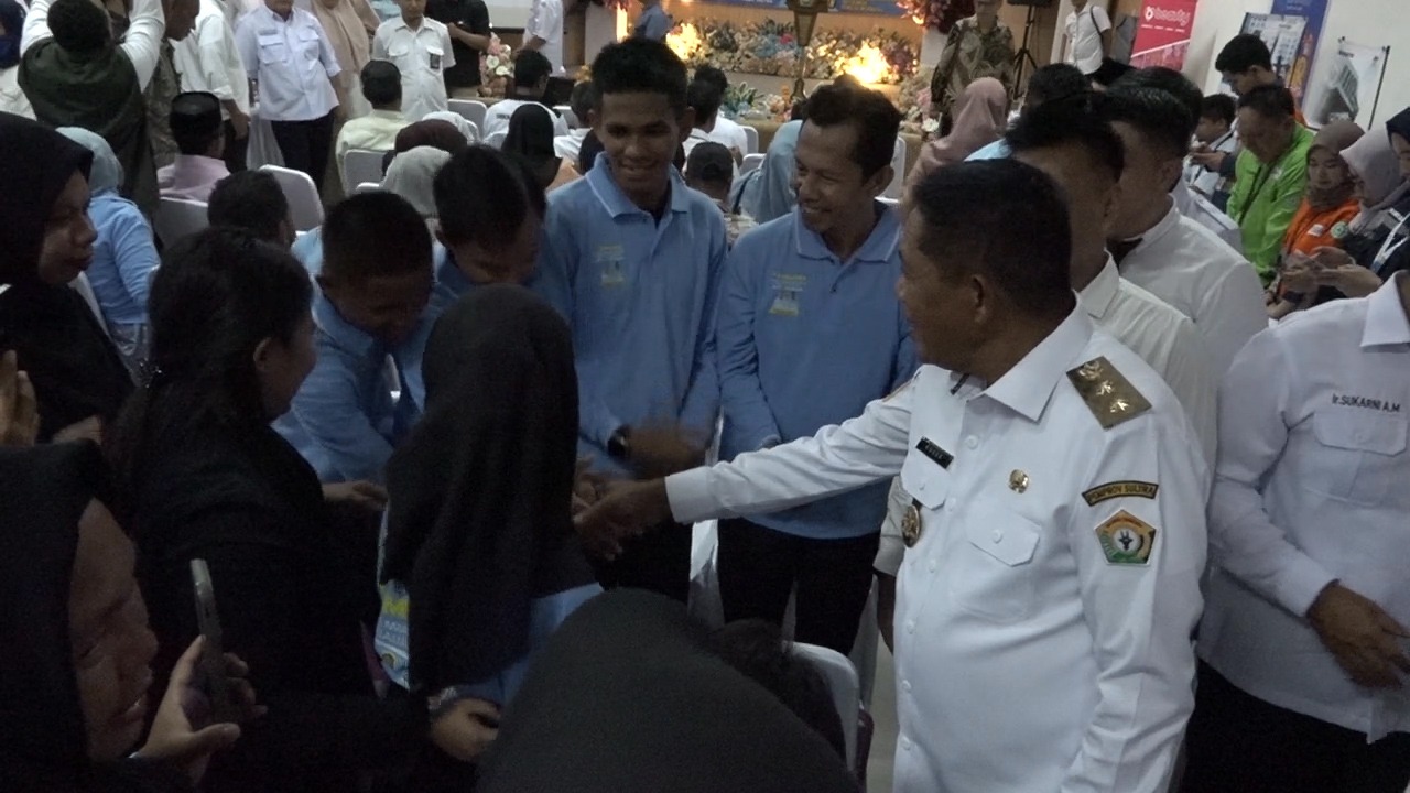 Wagub Sultra, Hugua saat membuka Job Fair bertempat di Disnakertrans Sultra.