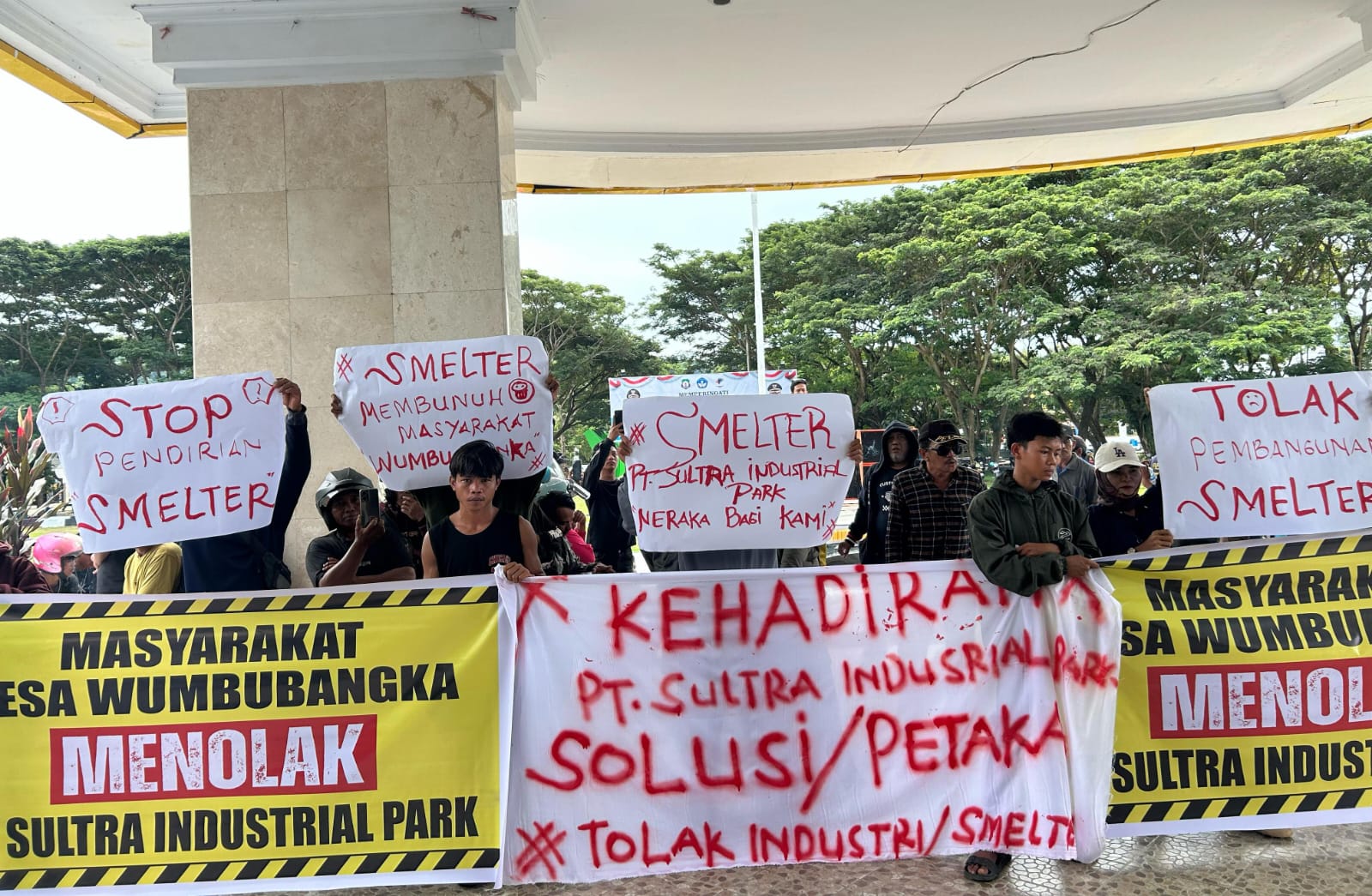 Forum Masyarakat Wumbubangka Bersatu tolak proyek pembangunan industri di Wumbubangka.