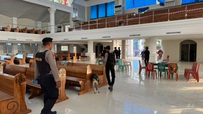 Polsatwa K9 Polda Sultra Lakukan Sterilisasi Dua Gereja di Kendari Jelang Ibadah