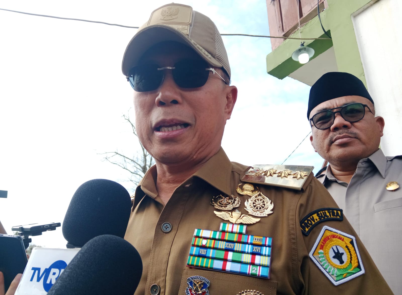 Gubernur Sultra Andi Sumangerukka saat meninjau secara langsung lahan milik Pemprov Sultra di kawasan Nanga-Nanga, Kota Kendari.