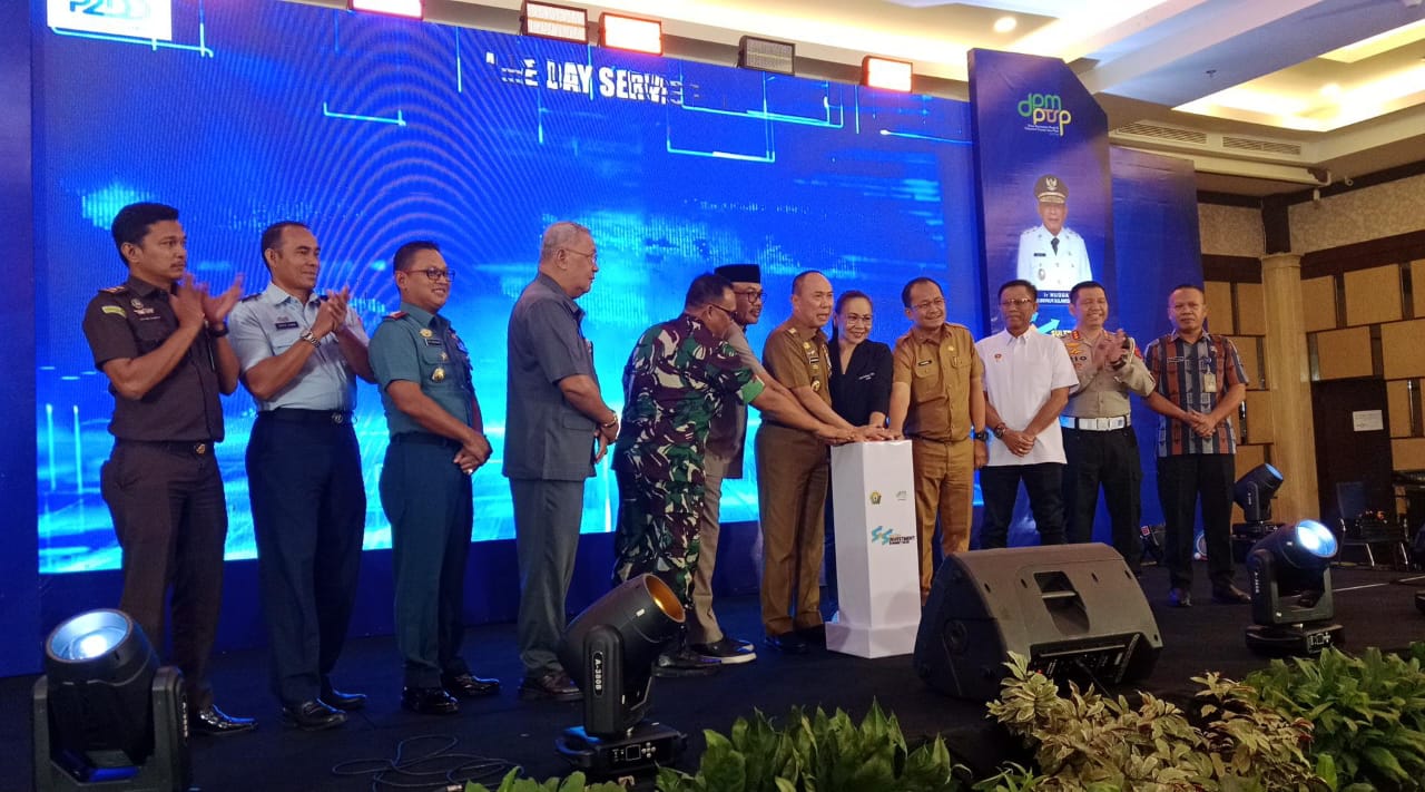 Gubernur Sultra, Mayjen TNI (Purn) Andi Sumangerukka saat membuka secara resmi kegiatan Sultra Investment Summit 2025 bertempat di Hotel Plaza Inn, Selasa (24/6).