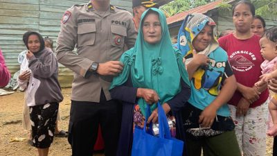 Jelang Hari Bhayangkara ke-79 Ditbinmas Polda Sultra Salurkan 100 Paket Bansos untuk Warga Sekitar TPA Puwatu
