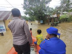 Ditpolairud Polda Sultra Terjunkan Personel Bantu Korban Banjir Kali Wanggu
