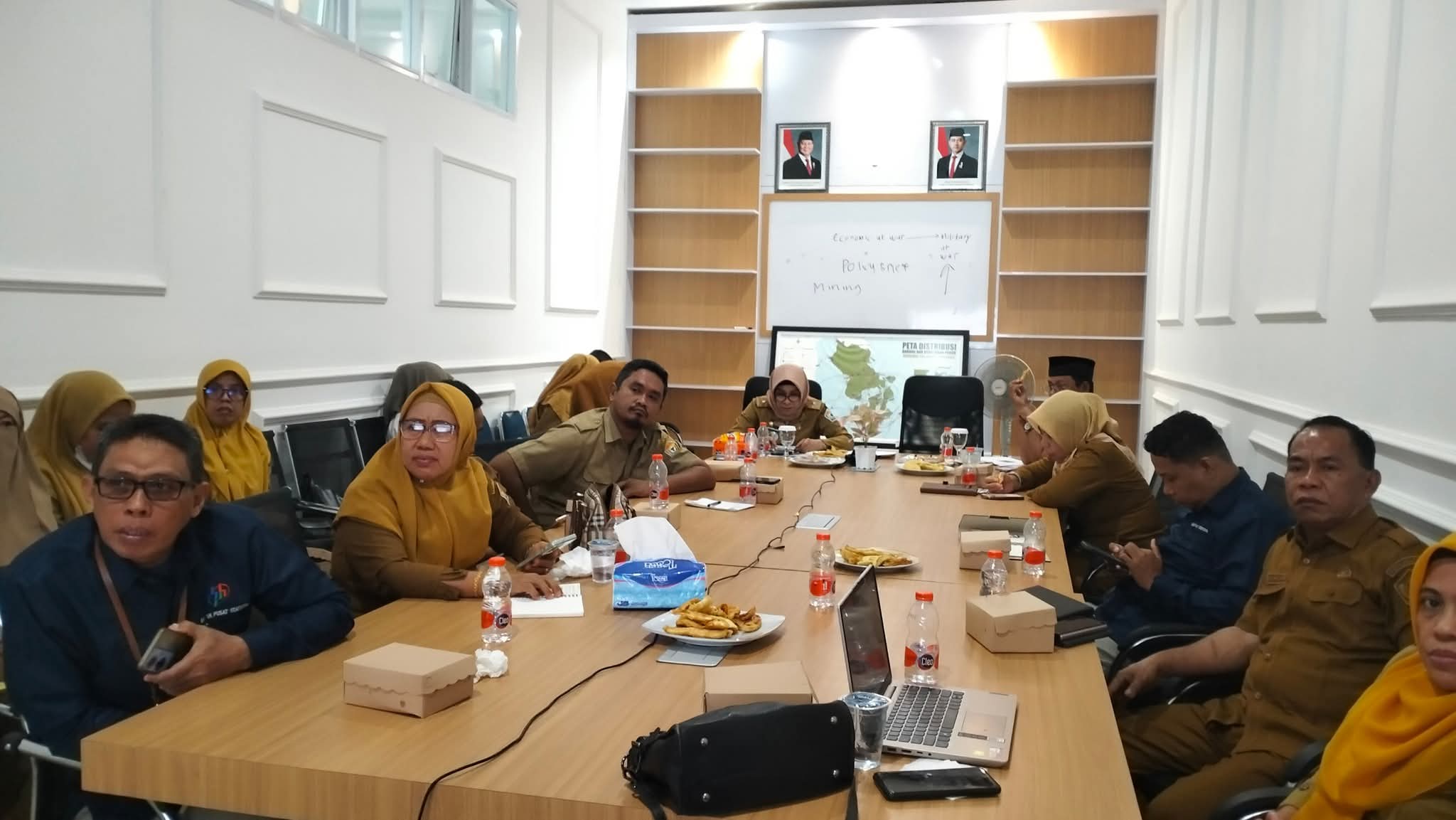 Pemprov Sultra saat mengikuti Rakor pengendalian inflasi daerah yang rutin diselenggarakan oleh Kemendagri setiap hari Senin yang digelar secara virtual pada Senin (14/7) dan dipimpin langsung oleh Sekjen Kemendagri RI, Tomsi Tohir. (Dok. Istimewa)