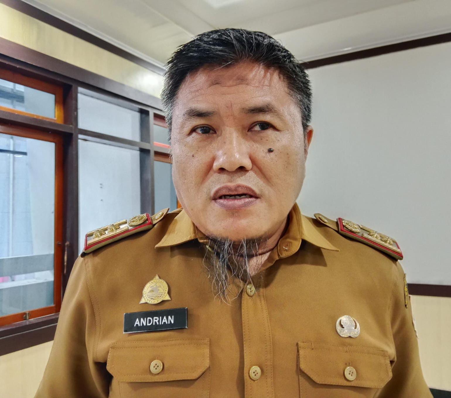 Plt Kepala Kesbangpol Sultra, Andrian. (FOTO: FAYSAL/MS)