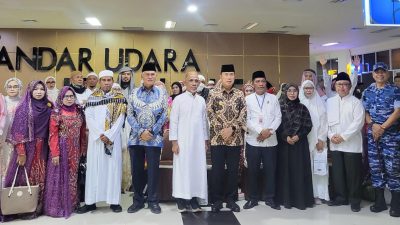 Sambut Rombongan Perdana Jemaah Haji Sultra, Gubernur Andi Sumangerukka Apresiasi Kinerja Petugas Haji