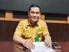 Kasi Penkum Kejati Sultra, Abdul Rahman, saat menggelar konferensi pers penetapan satu orang tersangka dalam kasus pertambangan ilegal di Kolaka Utara. (FOTO: FAYSAL/MS)