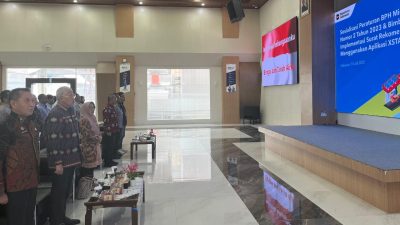 Sekda Sultra, Drs H Asrun Lio MHum PhD saat menghadiri sosialisasi Peraturan BPH Migas Nomor 2 Tahun 2023 dan Bimbingan teknis implementasi Surat Rekomendasi menggunakan aplikasi XSTAR, bertempat di Aula Bright Gas Lt.2, Kantor PT Pertamina Patra Niaga Regional Sulawesi, Jalan Garuda Nomor 1, Kota Makassar, Sulawesi Selatan, Kamis (10/7).