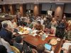 Gubernur Sultra, Andi Sumangerukka, bersama sejumlah bupati dan walikota se-Sultra menggelar audiensi dengan Menteri PKP, Maruarar Sirait, pada Kamis (17/7) malam di Wisma Mandiri II, Jakarta. (Dok. Istimewa)
