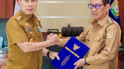 Yosep Sahaka Resmi Ditunjuk sebagai Plt Bupati Kolaka Timur