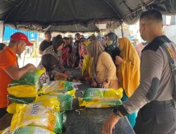 Antusias Masyarakat Kota Kendari, Padati Lokasi Pasar Murah Polresta Kendari