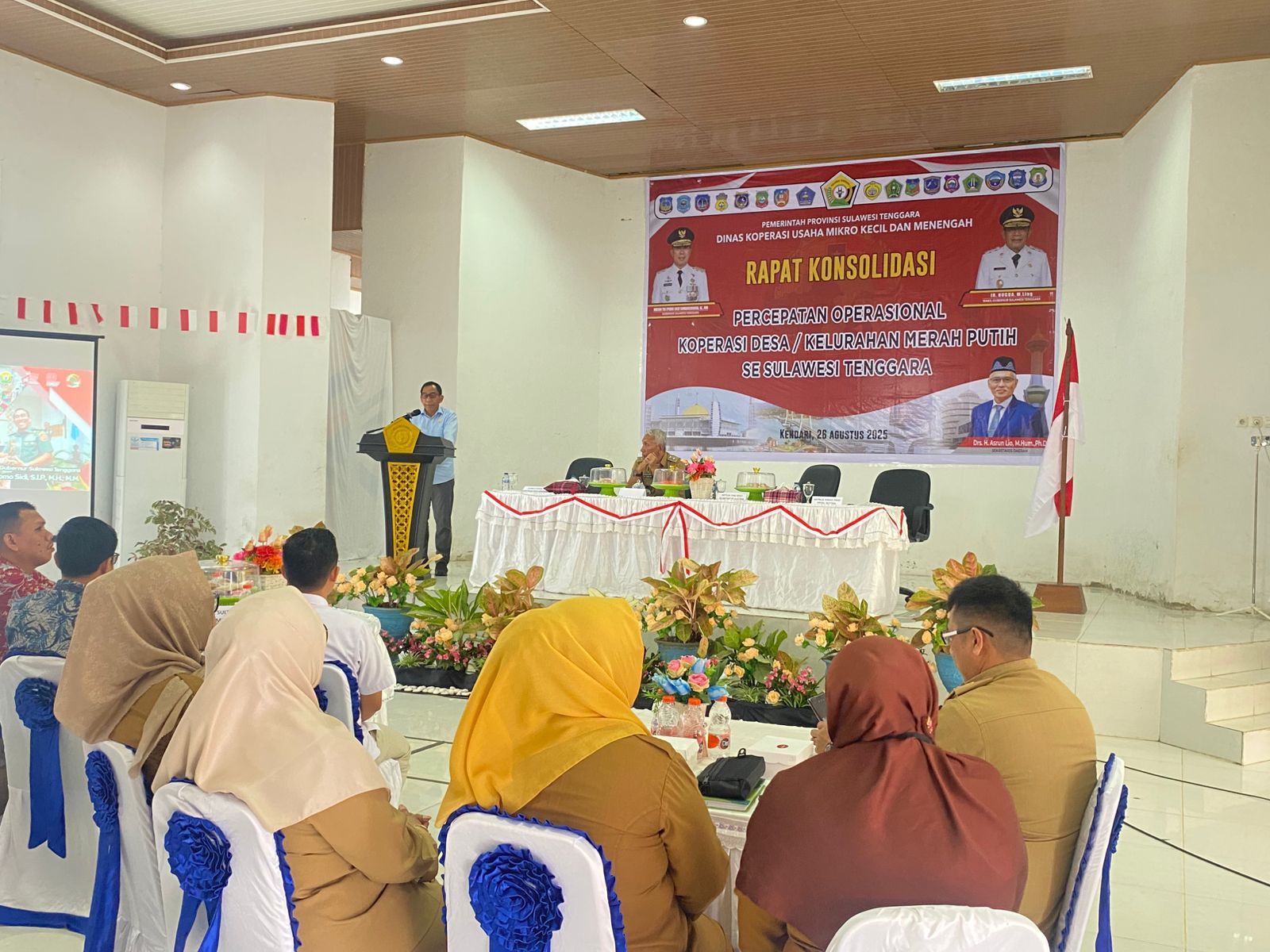 Rapat konsolidasi dan percepatan operasional koperasi desa/kelurahan Merah Putih se-Sultra bertempat di Kantor Dinas Koperasi dan UMKM Sultra, Selasa (26/8). (FOTO: FAYSAL/MS)