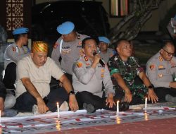Ojol dan Kapolda Sultra Gelar Nyala Lilin dan Tabur Bunga untuk Affan Kurniawan