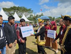 Pemkab Mubar Serahkan Santunan JKM Kepada 10 Ahli Waris Pekerja Rentan