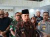 Gubernur Sultra, Andi Sumangerukka usai menggelar rapat bersama Forkopimda Sultra bertempat di Kantor Gubernur Sultra. (FOTO: FAYSAL/MS)