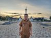 Kepala Dinas Cipta Karya Bina Konstruksi dan Tata Ruang Sultra, Martin Efendi Patulak, saat meninjau pekerjaan di Eks MTQ Kendari. (FOTO: FAYSAL/MS)