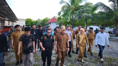Gubernur Sultra, Andi Sumangerukka saat meninjau Pelabuhan Perikanan Samudera (PPS) Kendari, Selasa (16/9/2025).