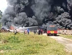 Kebakaran Tungku Ban Bekas di Desa Lebo Jaya Konsel Picu Kepanikan Warga Sekitar
