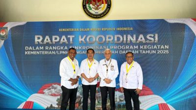 Sultra Sultra, Drs. H. Asrun Lio, M.Hum., Ph.D. (dua dari kanan)
