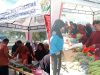 Dinas Perkebunan dan Hortikultura Sultra saat menggelar Pasar Tani Hortikultura, bertepat Tugu Pilar, samping Kantor Bappeda Sultra. (FOTO: FAYSAL/MS)