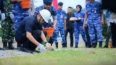Gubernur ASR Letakkan Batu Pertama Dapur SPPG Lanud Halu Oleo, Siap Suplai MBG untuk 3.589 Pelajar di Konsel