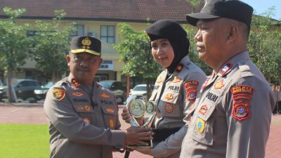 Kapolda Sultra Beri Penghargaan kepada 29 Personel Berprestasi di Berbagai Bidang