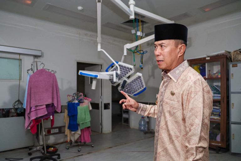 Gubernur Andi Sumangerukka (ASR) saat melakukan kunjungan di RSUD Bahteramas . (FOTO: PPID Pemprov Sultra)