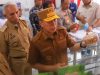 Gubernur Andi Sumangerukka (ASR) didampingi Kepala Dinas Koperasi dan UMKM Sultra, La Ode Muhammad Shalihin. (Dok. Istimewa)