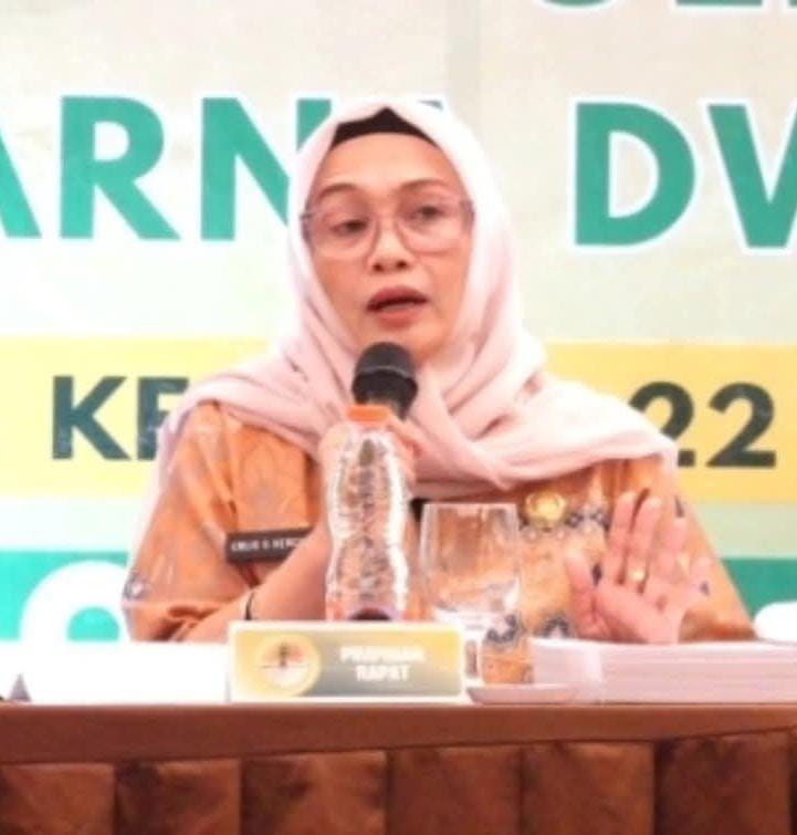 Kepala DLHK Kota Kendari, Hj. Erlis Sadya Kencana. (Dok. Istimewa)