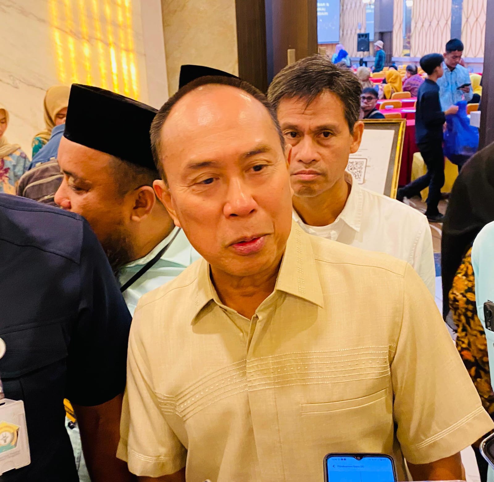 Gubernur Sultra, Andi Sumangerukka, saat menghadiri sekaligus membuka Mubes ke-2 Ikatan Alumni SMAN 4 Kendari. (FOTO: FAYSAL/MS)