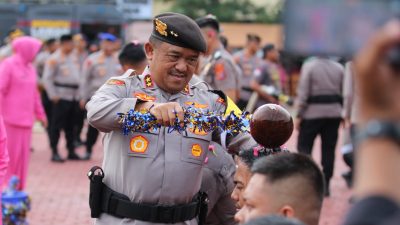 Kapolda Sultra Pimpin Upacara Kenaikan Pangkat 867 Personel Polri dan PNS