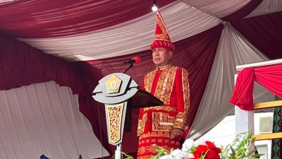 Gubernur Sultra, Andi Sumangerukka, saat menghadiri upacara peringatan HUT ke-19 Kabupaten Konawe Utara (Konut) yang digelar di Lapangan Kantor Bupati Konawe Utara. (FOTO: FAYSAL/MS)