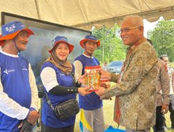 Sekda Sultra Wakili Gubernur Serahkan Bantuan Pertanian di Panen Raya Polri