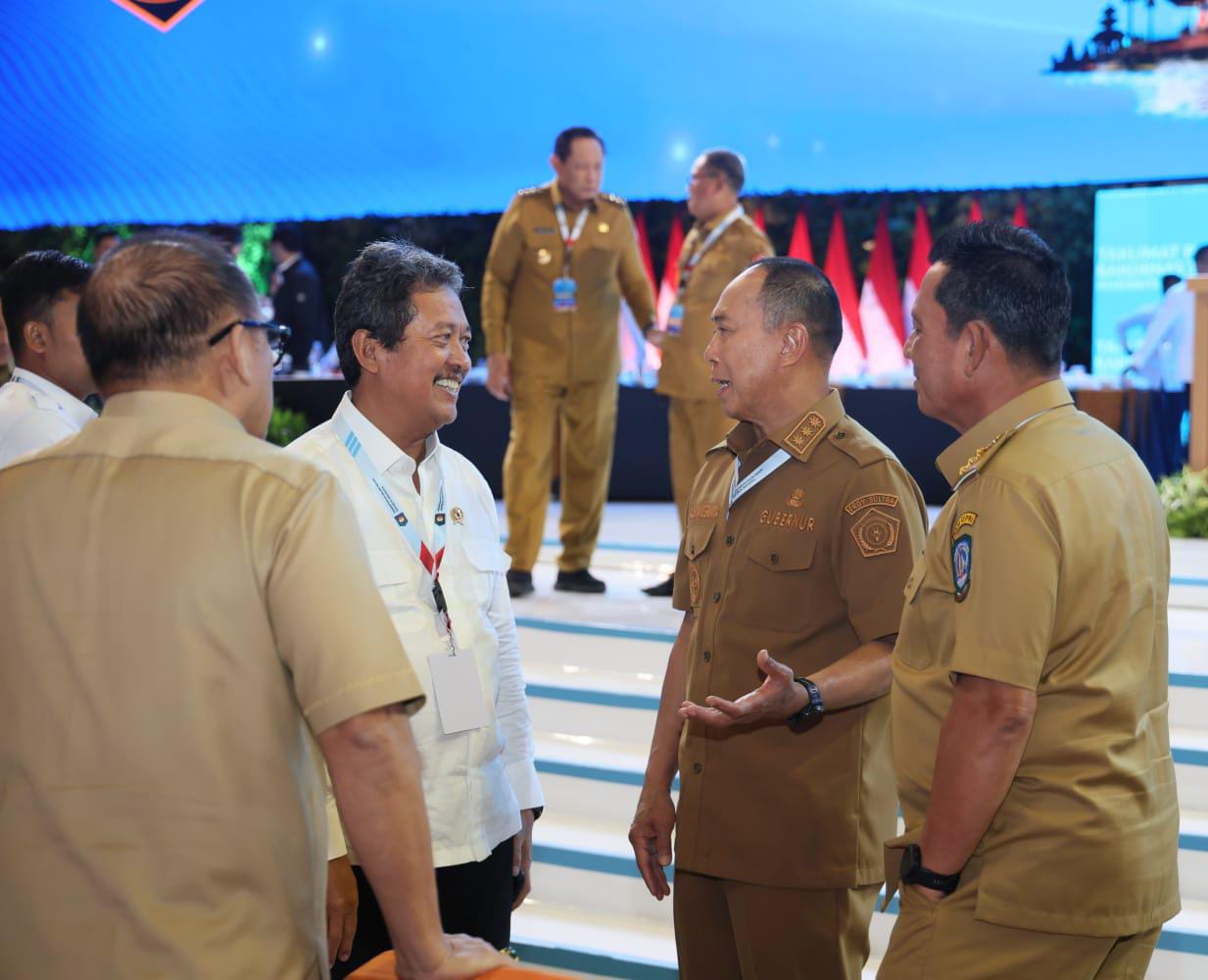 Gubernur Sultra, Andi Sumangerukka saat menghadiri Rakornas Pemerintah Pusat dan Daerah Tahun 2026 yang dibuka langsung Presiden Prabowo Subianto, yang digelar di SICC, Bogor. (FOTO: La ode Kharmin/Biro Adpim Sultra)