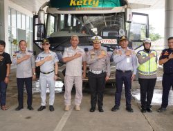 Pastikan Armada Laik Jalan, Dir Lantas Polda Sultra Pimpin Rampcheck Angkutan Lebaran 2026 di Terminal Puuwatu