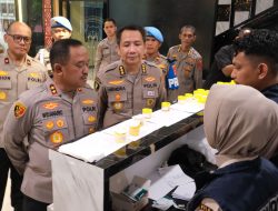 Kapolda Sultra Bersama Pejabat Utama Melaksanakan Tes Urine Dadakan