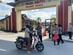 Pererat Silaturahmi, Biro Logistik Polda Sulawesi Tenggara Turun ke Jalan Bagikan Takjil