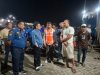 Wakil Ketua Komisi V DPR RI, Ridwan Bae, saat memantau langsung pergerakan arus mudik menjelang Idul Fitri di Pelabuhan Pangkalan Perahu Kendari.