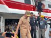 Gubernur Sultra, Andi Sumangerukka (ASR), secara resmi melepas program Mudik Gratis bersama ASR di Pelabuhan Nusantara Kendari. (FOTO: FAYSAL/MS)