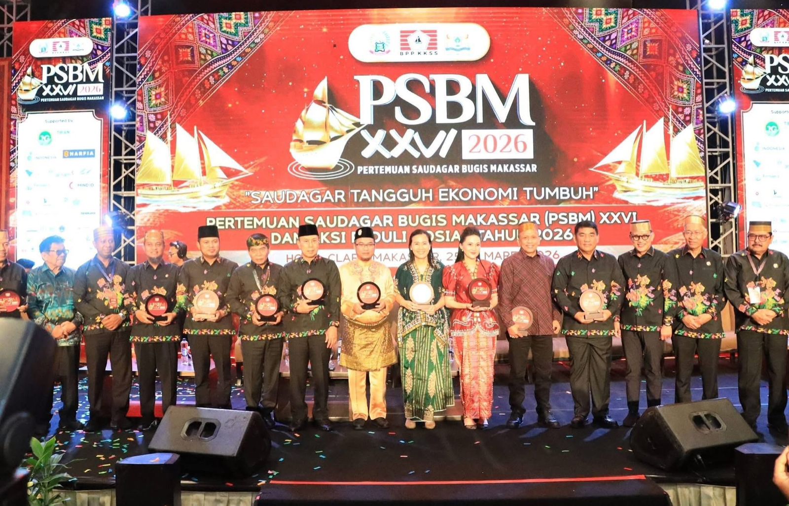 Gubernur Sultra, Mayjen TNI (Purn) Andi Sumangerukka (ASR) saat hadir sebagai pembicara dalam PSBM XXVI di Ballroom Hotel Claro Makassar, Kamis (26/3/2026).