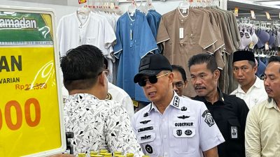 Gubernur Sultra Andi Sumangerukka, saat melakukan sidak di hypermart the park kendari usai meninjau sejumlah titik di Kota Kendari Rabu (4/3/2026). (Dok. mediatamasultra.com)