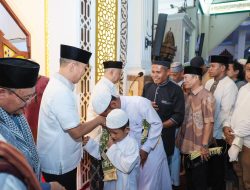 Safari Ramadan di Masjid Raya Al-Kautsar, Gubernur Sultra Ajak Warga Perkuat Iman dan Persatuan