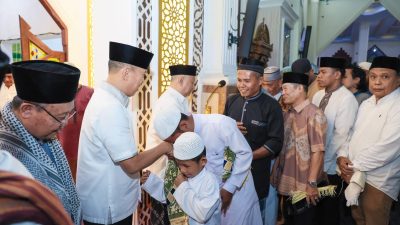 Safari Ramadan di Masjid Raya Al-Kautsar, Gubernur Sultra Ajak Warga Perkuat Iman dan Persatuan