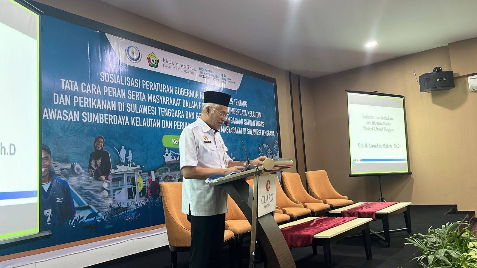 Sekda Sultra Asrun Lio, mewakili Gubernur Sultra, Andi Sumangerukka, secara resmi membuka kegiatan sosialisasi Pergub Nomor 21 Tahun 2025 tentang Tata Cara Peran Serta Masyarakat dalam Pengawasan Sumber Daya Kelautan dan Perikanan, Rabu (4/3/2026), di Kendari. (Dok. Istimewa)