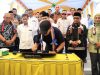 Gubernur Sultra, Mayjen TNI (Purn) Andi Sumangerukka saat meresmikan SMA Negeri 7 Pasarwajo di Kabupaten Buton, Jumat (6/3/2026) siang. (Dok. Biro Adpim Sultra)
