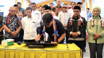 Gubernur Sultra, Mayjen TNI (Purn) Andi Sumangerukka saat meresmikan SMA Negeri 7 Pasarwajo di Kabupaten Buton, Jumat (6/3/2026) siang. (Dok. Biro Adpim Sultra)
