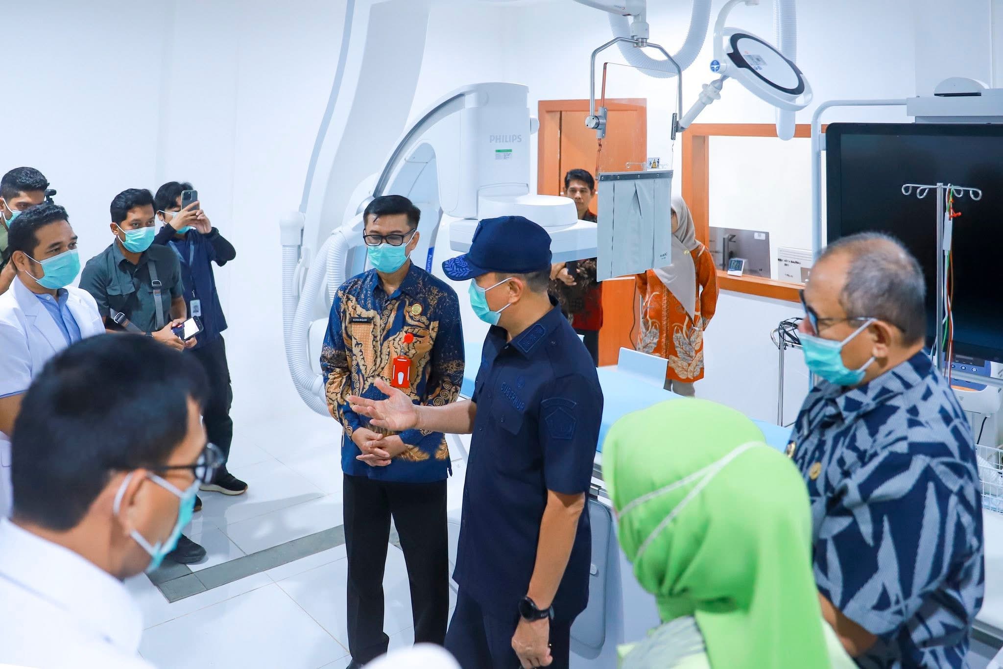Gubernur Sultra, Andi Sumangerukka, saat melakukan kunjungan kerja ke RSUD Kota Baubau, Jumat (6/3/2026) pagi. (Dok. Biro Adpim Sultra)